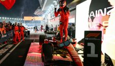 Драма в Сингапур! Сайнц спря серията на Макс, Норис и Люис на подиума