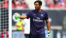 Буфон скъса ПСЖ от забава, пее с пълно гърло + ВИДЕО