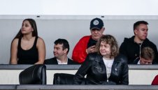 На стадиона всички сме равни – и просякът, и милиардерът