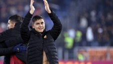 Тъщата на Дибала омагьоса феновете + СНИМКИ