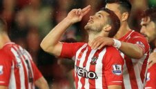 Отсвириха Ливърпул за Шейн Лонг