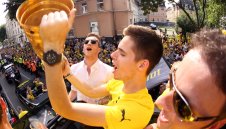 Специалния хвърли око на "летящия германец"