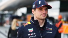 Астън Мартин се готви да позлати Макс Верстапен