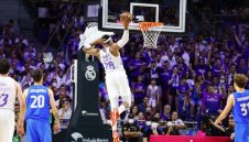 Реал отново срази Барса и гледа към титлата