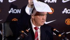 Ван Гаал наказва "червените дяволи" с допълнителна тренировка