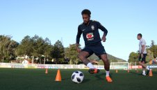 Бразилия куфее! Неймар отново тренира + СНИМКИ