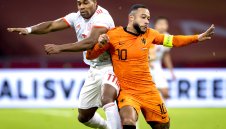 Депай натиска за трансфер в Барса