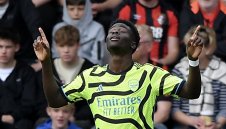 Готов ли ще е Букайо Сака за дербито с Челси?