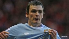 Адам Джонсън прави фурор на тренировките на Англия