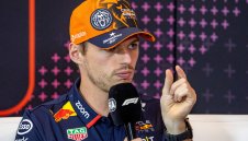 Макс гарантира, че ще кара за Ред Бул поне през 2025