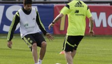 Дел Боске се колебае между Торес и Коста