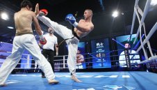 Кристиян Дойчев сломи Биткаш в атрактивна битка