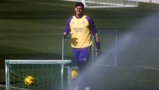 Куртоа премина успешна операция на дясното коляно