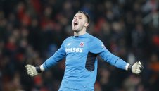 Джак Бътланд преподписа със Стоук