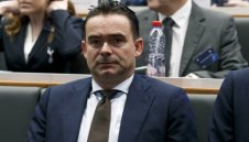 Легенда на Барса и Арсенал е в болница с инсулт