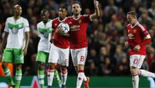 Знаме на Манчестър Юнайтед се вее в космоса