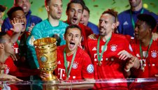 Напуснал Байерн си намери отбор в Бразилия