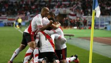 Ривър Плейт удари японци и чака Барса на финала