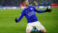 Лестър се поизмъчи, но взе 7-а поредна победа