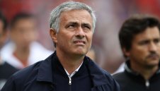 Жозе предупреди играчите си и скочи на съдията