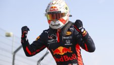 Верстапен: Нямаше да карам като баба, макар че моята е много бърза!