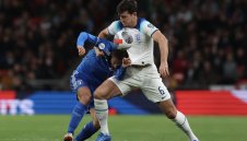 Магуайър недоволен от освиркванията 