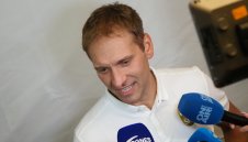 Ремонт! Националите са циркова трупа! Банда таратутняци ни лъже!