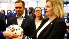 Германска легенда разкри дали се справи с Меси и Роналдо