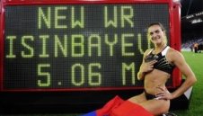 Исинбаева отвърна със световен рекорд