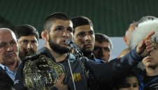 Лудият Хабиб към шефа на UFC: Щеше да сбъркаш, ако не ми беше дал пояса + СНИМКА и ВИДЕО