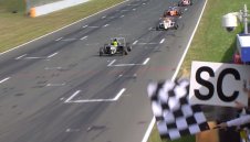 Синът на Михаел Шумахер с първа победа във Формула 4