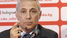 Който играе...печели: Стоичков грабна титла и като вратар