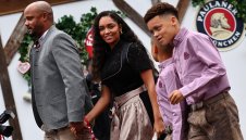 Компани обясни защо дербито с Борусия Дортмунд е различно