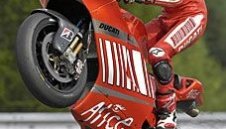 Кейси Стонър започна по шампионски новия сезон