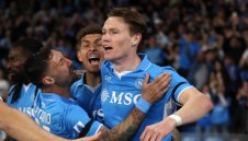 С 2 гола Мактомини доближи Наполи до титлата