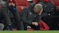Венгер продължава със заблудите: Можем да спасим сезона