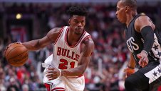 Джими Бътлър спаси Биковете със сирената