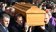 Хиляди изпратиха Синиша Михайлович + ВИДЕО и СНИМКИ