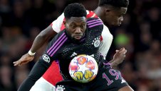 Защото мисли за Реал? Шеф на Байерн публично скастри Дейвис