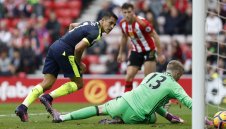 Арсенал загря за Лудогорец с разгром над Съндърланд + ВИДЕО