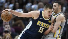 ЛеБрон пак с трипъл-дабъл, но Кливланд с нова загуба