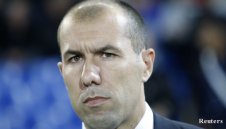 Уволнили треньор, защото е спал с жената на президента