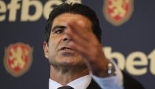 Време е трудоустроените в БФС да се махнат веднага