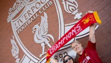 УЕФА скочи на Ливърпул и Манчестър Юнайтед