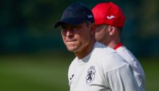 България плаши Англия с дебютант 