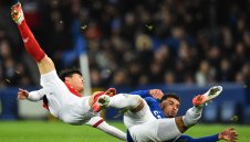 Обвиниха защитник на Евертън в  мръсни действия