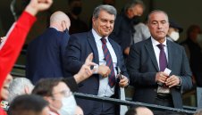 Ще го линчуват ли? Фенове на Барса беснеят срещу Лапорта + ВИДЕО