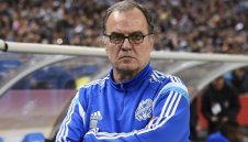 Лудия се върна! Ще води Лийдс