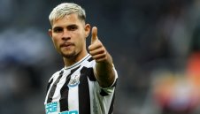 Нюкасъл прави бразилец най-добре платения в историята на клуба