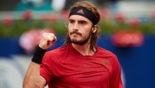 Циципас се оказва машина на клей